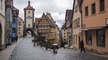 Rothenburg ünlü şehir kapısı romantik yol manzara