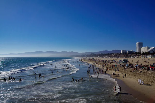 Παραλία Σάντα Μόνικα στο Λος Άντζελες μέρα — Φωτογραφία Αρχείου