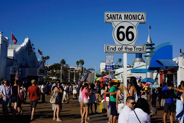 Santa Monica Pier början av rutten 66 — Stockfoto