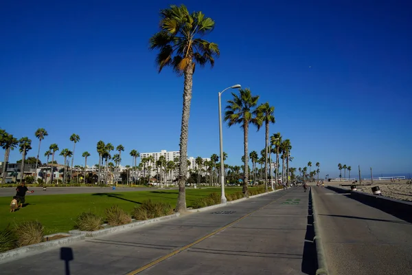 Rantakatu Santa Monica rannan ja Venice rannan välillä — kuvapankkivalokuva