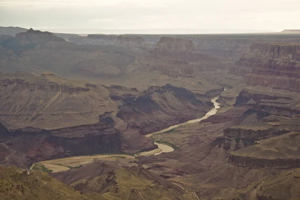 Rio colorado que atravessa o grande cânion arizona — Fotografia de Stock