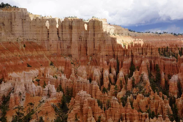 Bryce Canyon Ulusal Park güzel bir gün — Stok fotoğraf