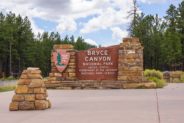 Bryce canyon national park entrance sign — Stock Photo, Image