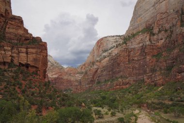 Zion Milli Parkında yüksek dağ tops
