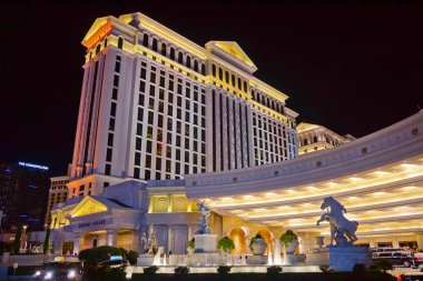 Geceleyin Ceasars Sarayı Casino ve otel