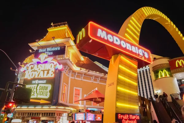 Mc donald in vegas at night — Stock Photo, Image