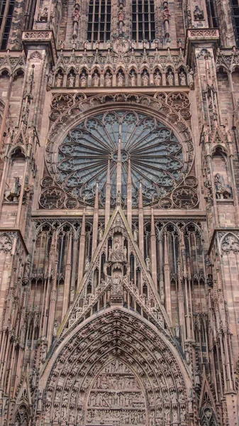 Strasbourg ünlü katedral girişi