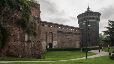 kale sforzesco ortaçağ kalesi