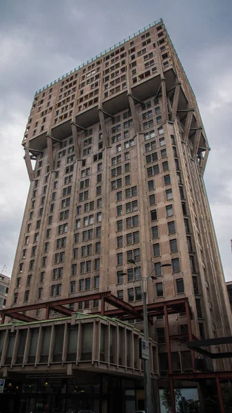 Famous milan modern skyscraper — Stock Photo, Image