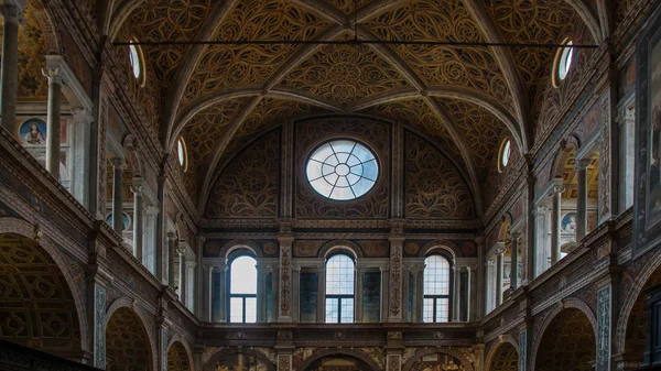 Dentro da igreja milan — Fotografia de Stock