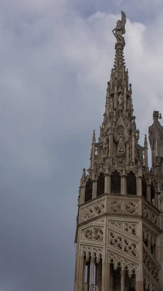 Боковая башня из спиральной лестницы Милан Купол — стоковое фото