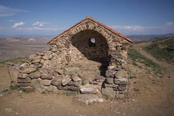 Kapellenruine auf dem Kaukasusberg — Stockfoto