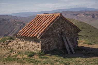 tepedeki eski gürcü şapeli