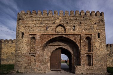 telavi kalesinin girişi