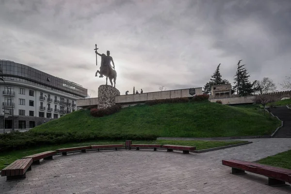 Castle yard and sculpture in telavi — Stock Photo, Image