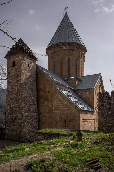 Alte orthodoxe Kapelle mit blauem Dach — Stockfoto