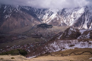 stephanzminda üzerinde dağ görünümü