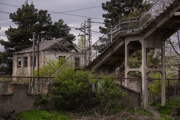 Scale pedonali e binario per la stazione ferroviaria — Foto Stock