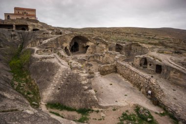 terk edilmiş eski mağara kenti uplistsikhe