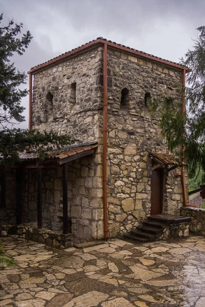 Дивитися вежа Мотсамєта монастир — стокове фото