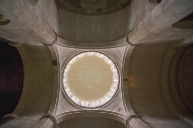 içinde Gelati Manastırı kilise kulesi