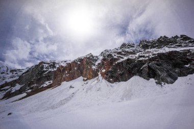 Gürcistan'daki Chalaadi Buzulu