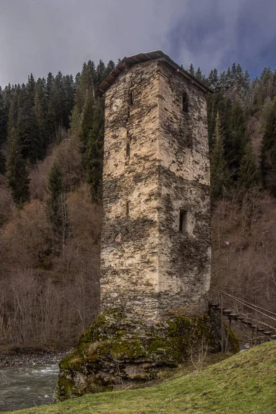 Nejslavnější svanetianské obranné věže s láskou — Stock fotografie
