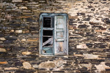 eski kırık pencere deklanşör