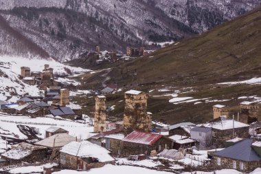 ushguli köyünde panorama görünümü