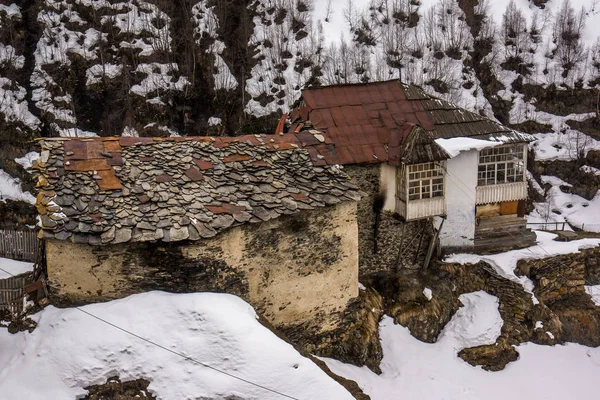 Antigo caucasus aldeia ushguli — Fotografia de Stock