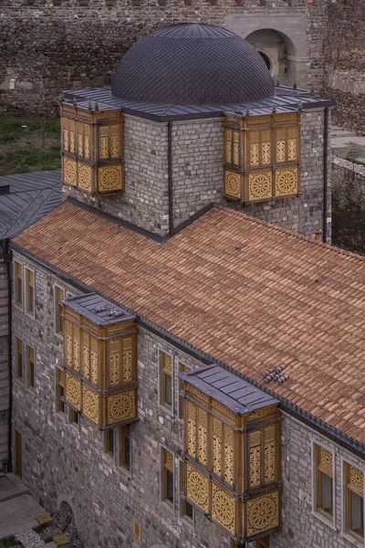 Torre oriental en el castillo rabati — Foto de Stock