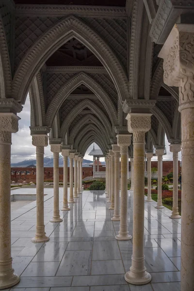 Arco e pilastri nella fortezza di Rabati — Foto Stock