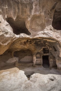 mağara kasabası vardsia eski manastır