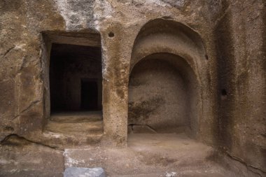 mağara kenti vardsia antik terk edilmiş şehir