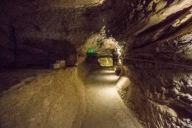 antik binalar mağara kenti vardsia