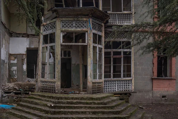 Grunge casa entrada abandonada casa — Fotografia de Stock