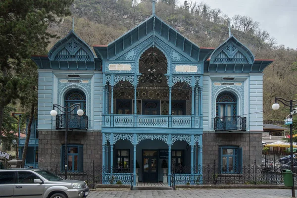 Facciata in legno blu architettura sovietica — Foto Stock