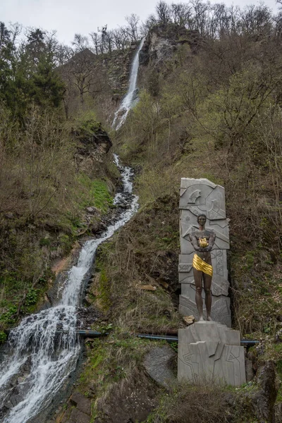 maden suyu parkında prometheus heykeli