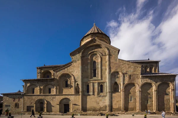Fachada de la catedral Swetizchoweli en mzcheta — Foto de Stock