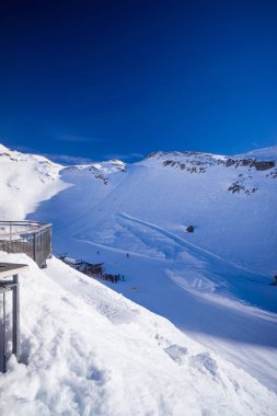 kış güneşli bir günde nebelhorn dağ başı