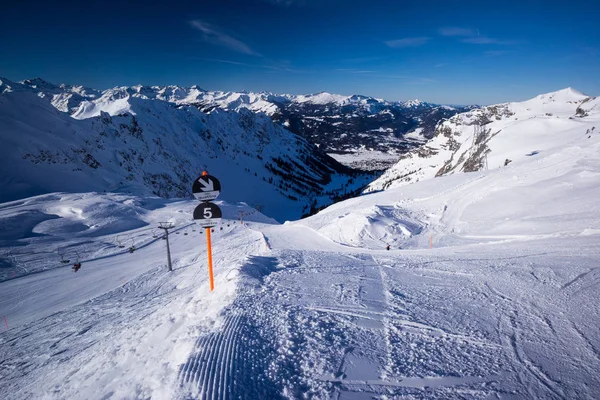 Góra Nebelhorn w zimie widok z daleka — Zdjęcie stockowe