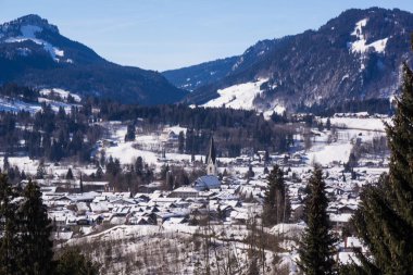 alman alpleri dağ başı kışın uzak görüşte