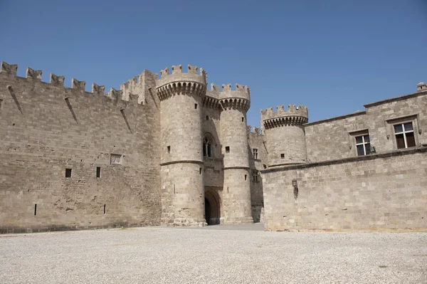 14. yüzyılın Ortaçağ palace Grand Master Kinights, St John of, Rodos, Yunanistan iç avlusu. UNESCO Dünya Miras Listesi.
