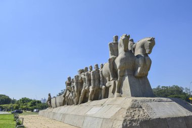 Sao Paulo, Brezilya - Ocak 2019 yaklaşık: Ibirapuera Park, Bandeiras anıt heykel İtalyanca/Brezilya heykeltıraş Victor Brecheret tarafından