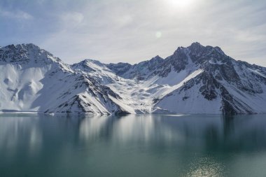 El Yeso 'yu Cajon del Maipo' da mumyala, turkuaz su, Los Andes, Şili