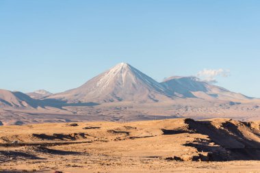 Volkanlar Licancabur ve Juriques, Atacama Çölü, Şili