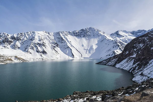 El Yeso 'yu Cajon del Maipo' da mumyala, turkuaz su, Los Andes, Şili