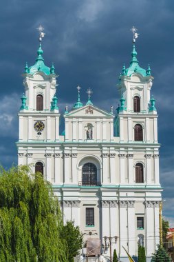 Vilnius, Litvanya - 29 Nisan 2018: Savaş sonrası Vilnius görünümü ve mevcut binalar yüksek katlı Ofis Binası Çatı