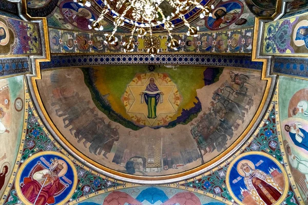 乌克兰乔夫克瓦 2019年1月1日 艺术家 Bucmaniuk 在乌克兰希腊圣心天主教会教堂天花板上的圣玛丽墙绘画和乌克兰解放的英雄 — 图库照片