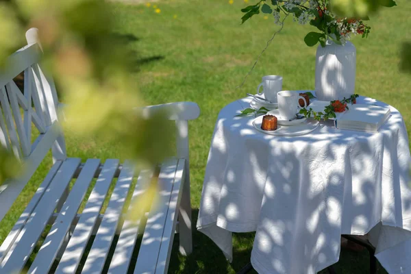 White Served Table Coffee Caneles Flowers Next White Bench Garden — Stock Photo, Image